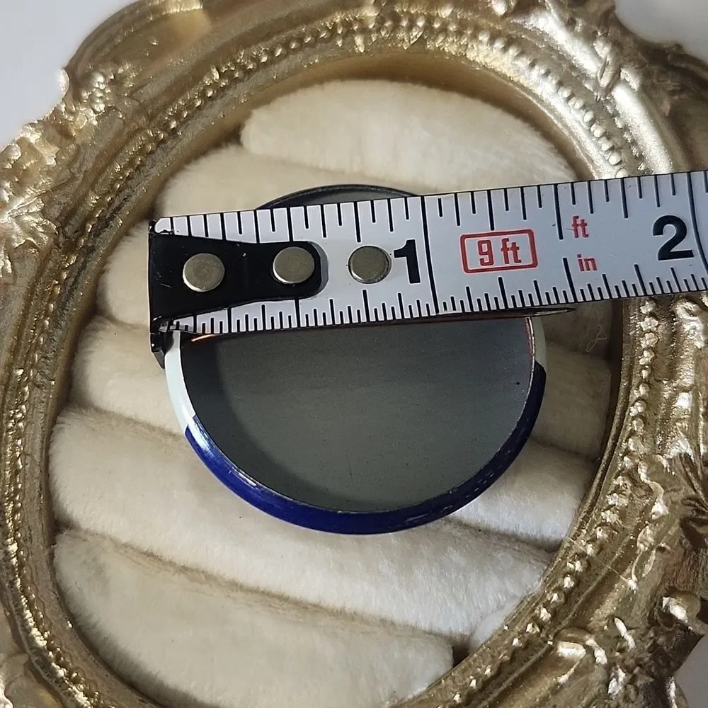 Vintage Blue and White $3000 WGIL Button